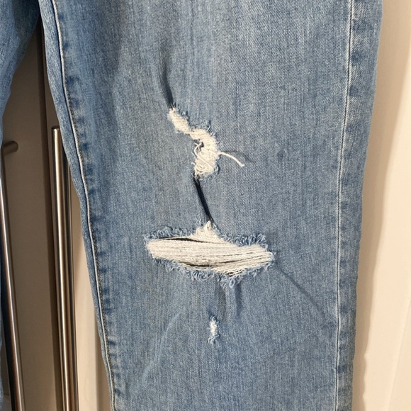 Universal Thread Distressed Wide Leg Jeans - Picture 3 of 8